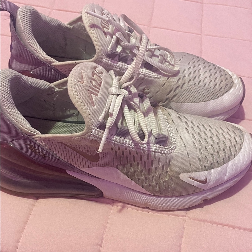 Nike 270’s